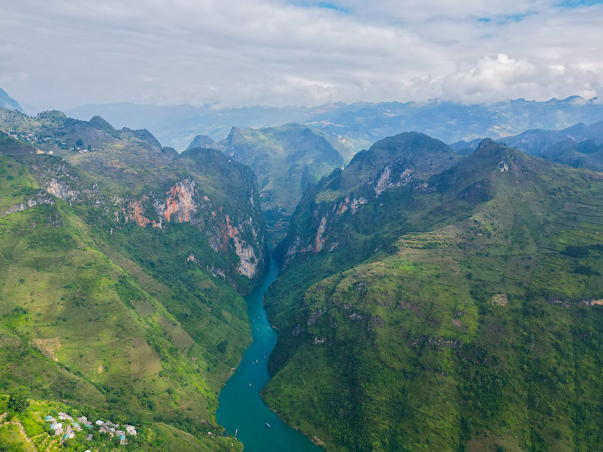 The Nho Que river and its canyon