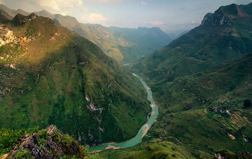 Ma Pi Leng Pass has some of the most beautiful views anywhere in the country.